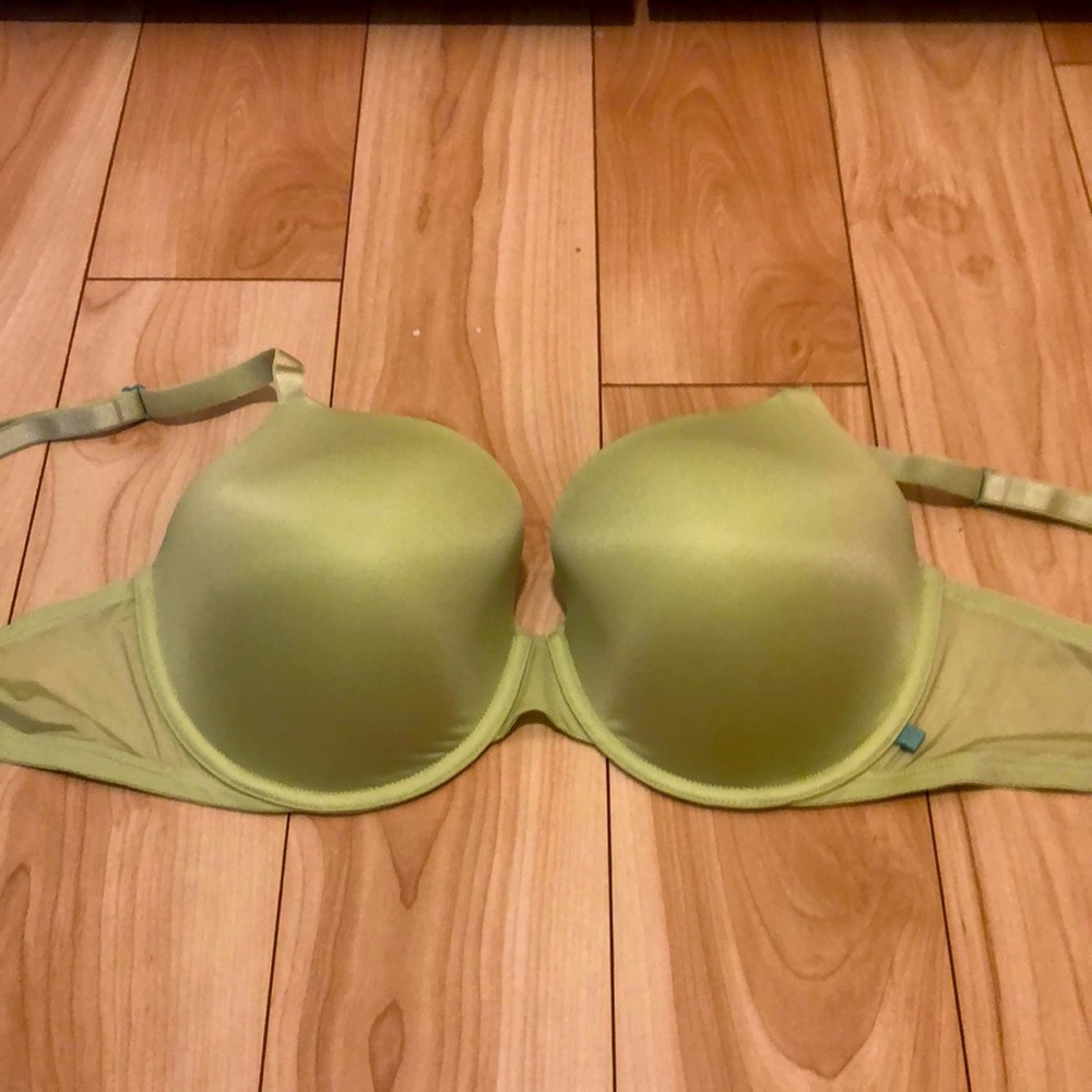 Victoria’s Secret T-shirt bra 38D green